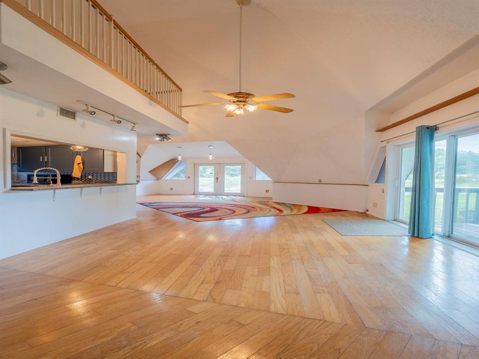 For Sale: $338,000 (3 beds, 3 baths, 1263 Square Feet)