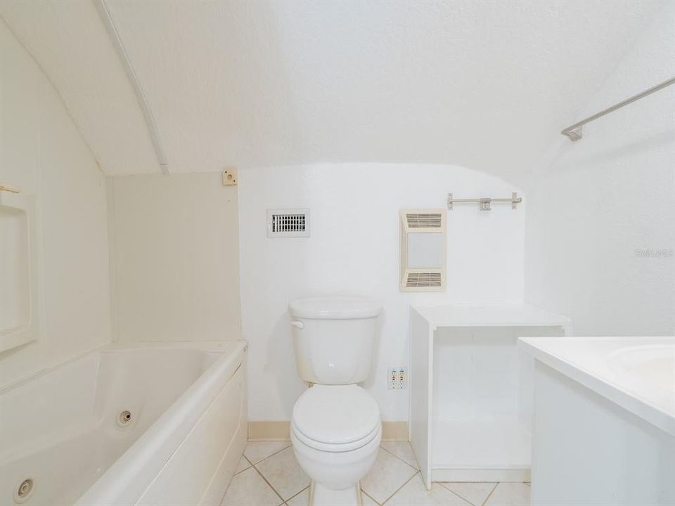 For Sale: $338,000 (3 beds, 3 baths, 1263 Square Feet)