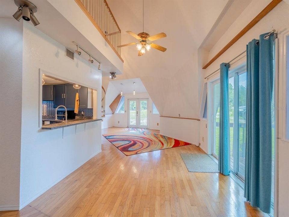 For Sale: $338,000 (3 beds, 3 baths, 1263 Square Feet)