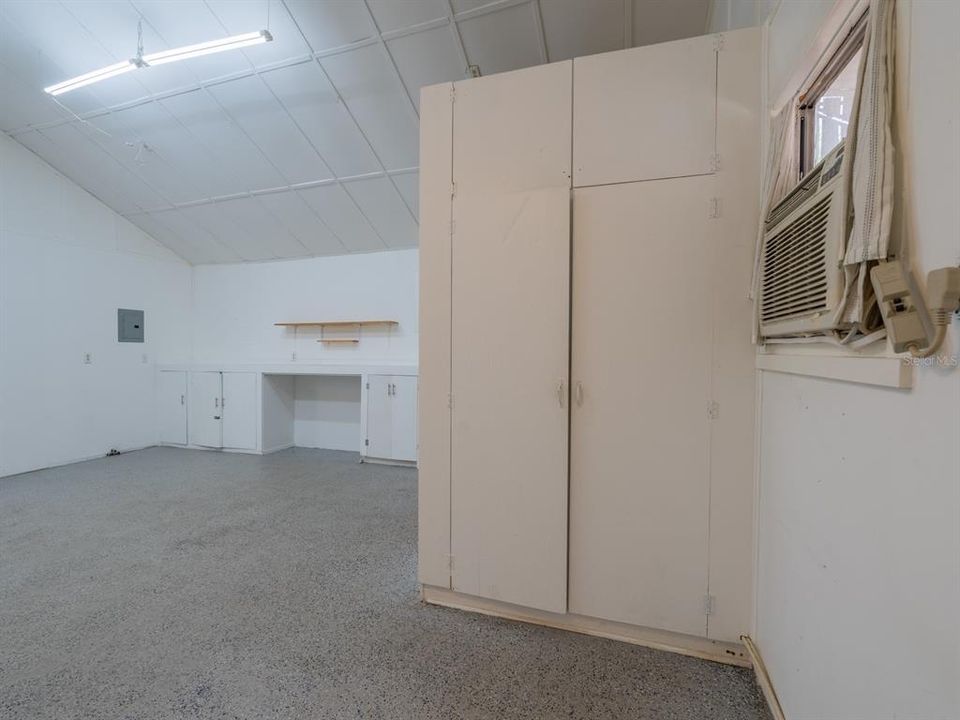 For Sale: $338,000 (3 beds, 3 baths, 1263 Square Feet)