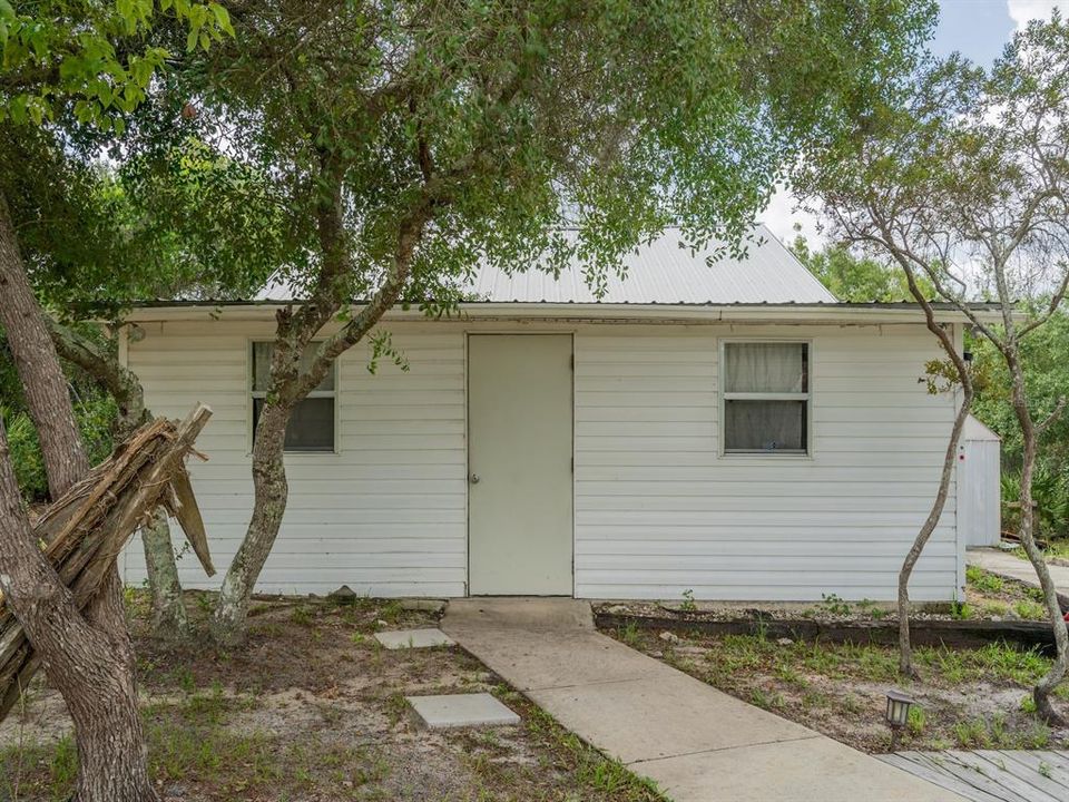 For Sale: $338,000 (3 beds, 3 baths, 1263 Square Feet)