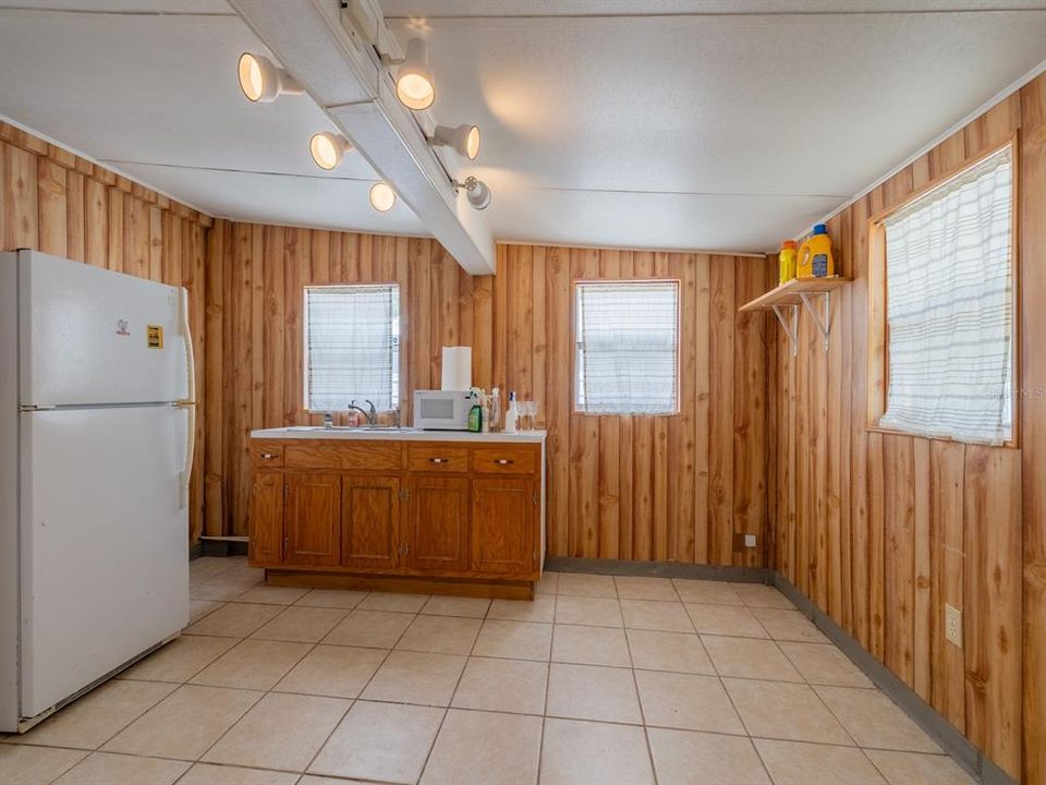 For Sale: $338,000 (3 beds, 3 baths, 1263 Square Feet)