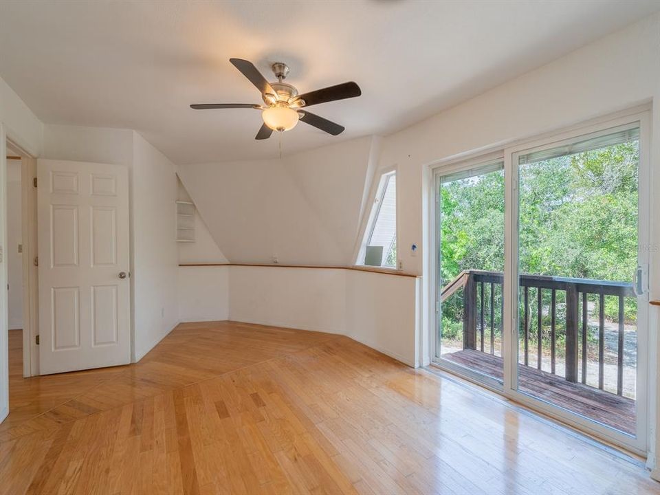 For Sale: $338,000 (3 beds, 3 baths, 1263 Square Feet)