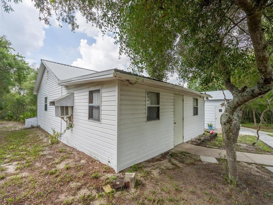 For Sale: $338,000 (3 beds, 3 baths, 1263 Square Feet)