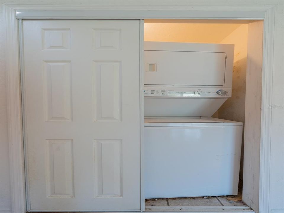 For Sale: $338,000 (3 beds, 3 baths, 1263 Square Feet)