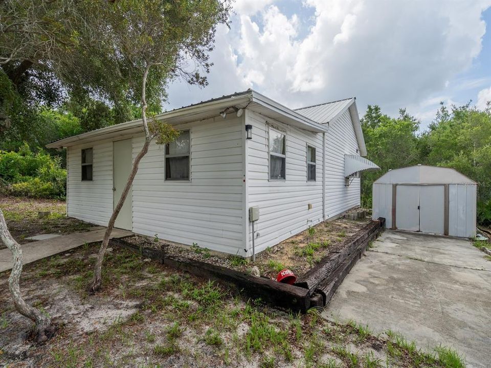 For Sale: $338,000 (3 beds, 3 baths, 1263 Square Feet)