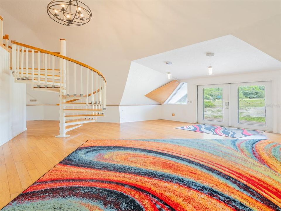 For Sale: $338,000 (3 beds, 3 baths, 1263 Square Feet)