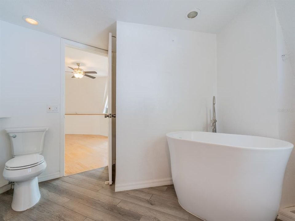 For Sale: $338,000 (3 beds, 3 baths, 1263 Square Feet)