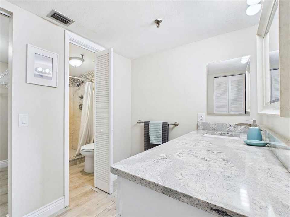 В аренду: $2,650 (2 спален, 2 ванн, 1250 Квадратных фут)
