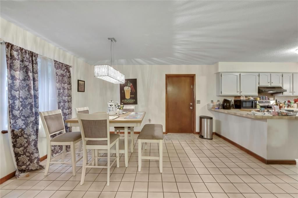 For Sale: $268,750 (3 beds, 2 baths, 1580 Square Feet)