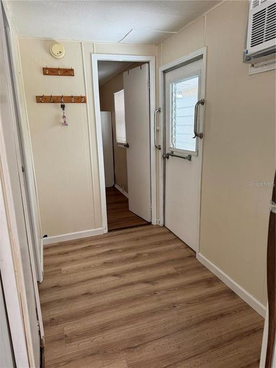 For Rent: $1,250 (1 beds, 1 baths, 420 Square Feet)