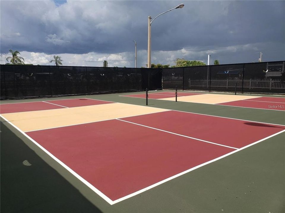 For Rent: $1,250 (1 beds, 1 baths, 420 Square Feet)