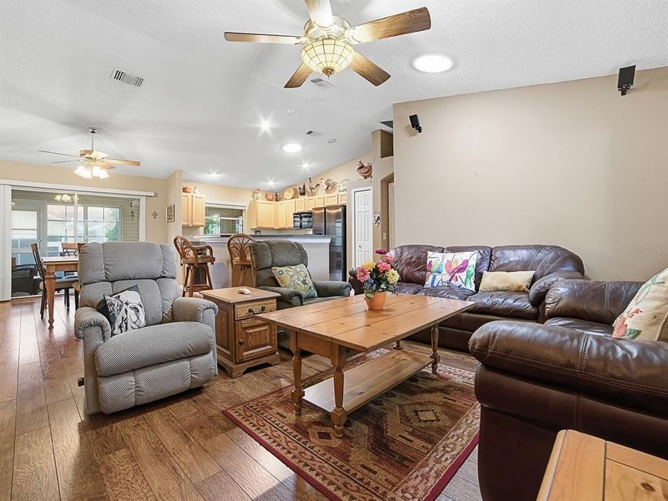 For Sale: $239,900 (3 beds, 2 baths, 1388 Square Feet)