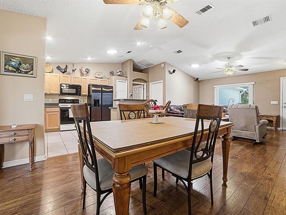 For Sale: $239,900 (3 beds, 2 baths, 1388 Square Feet)