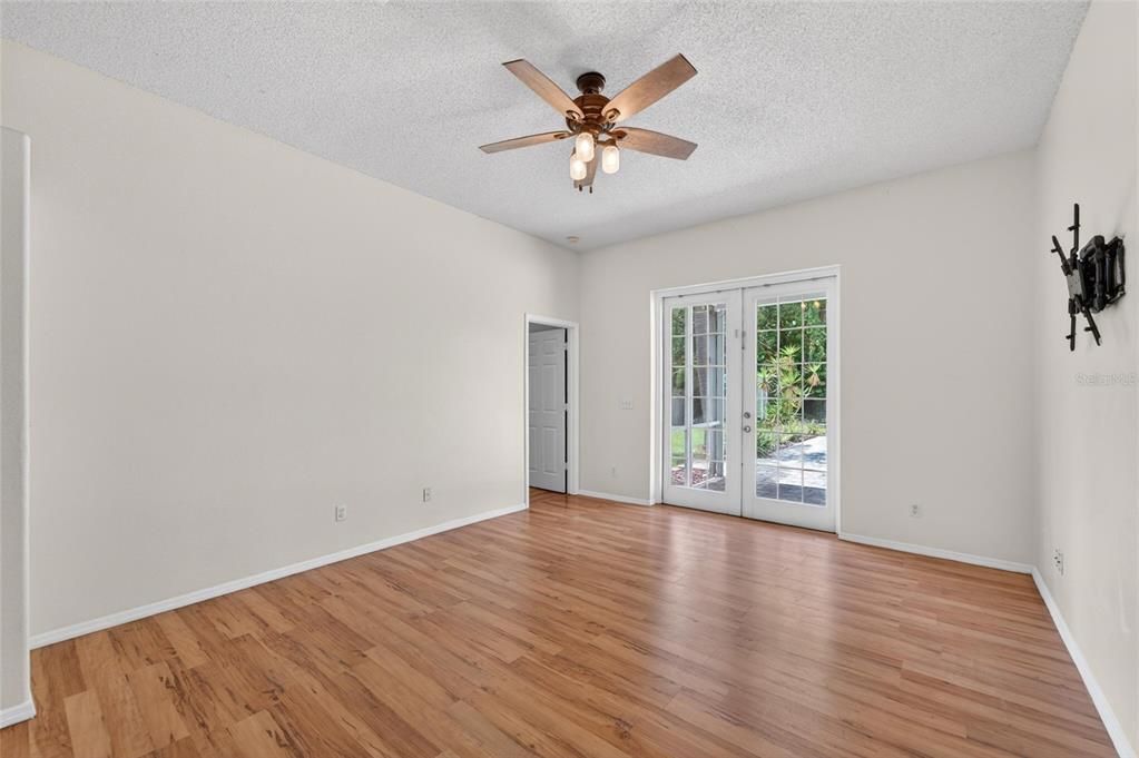 En Venta: $419,900 (4 camas, 2 baños, 1672 Pies cuadrados)