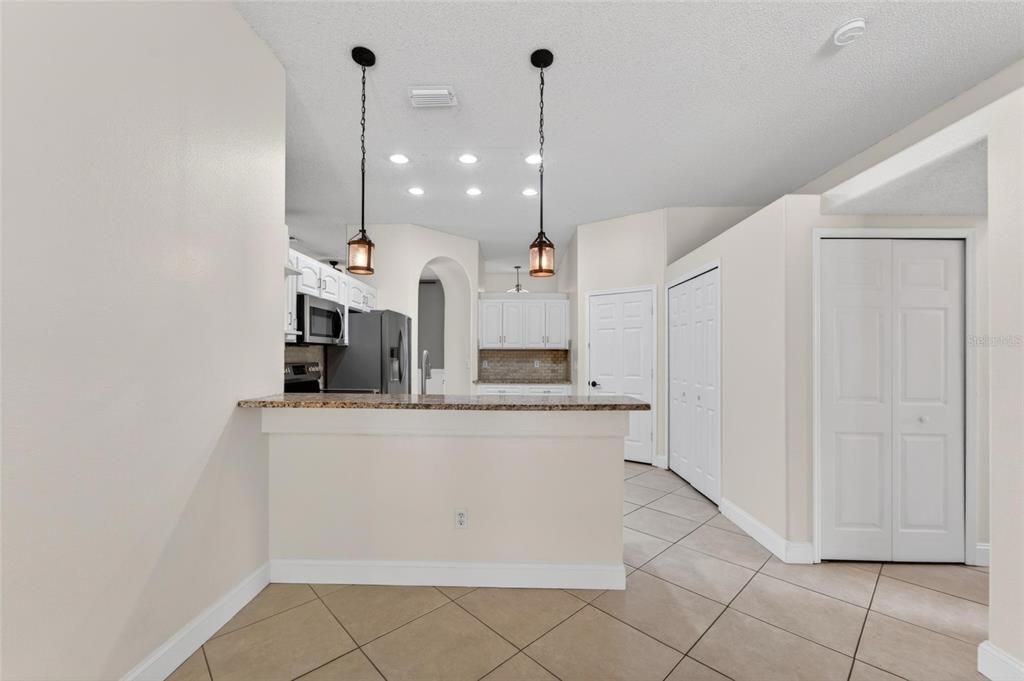 En Venta: $419,900 (4 camas, 2 baños, 1672 Pies cuadrados)
