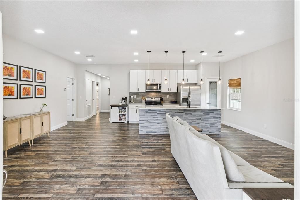 For Sale: $309,000 (4 beds, 3 baths, 1744 Square Feet)