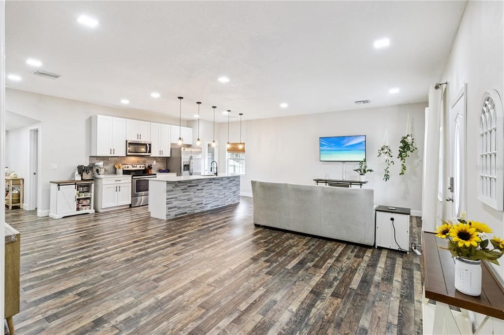 For Sale: $309,000 (4 beds, 3 baths, 1744 Square Feet)