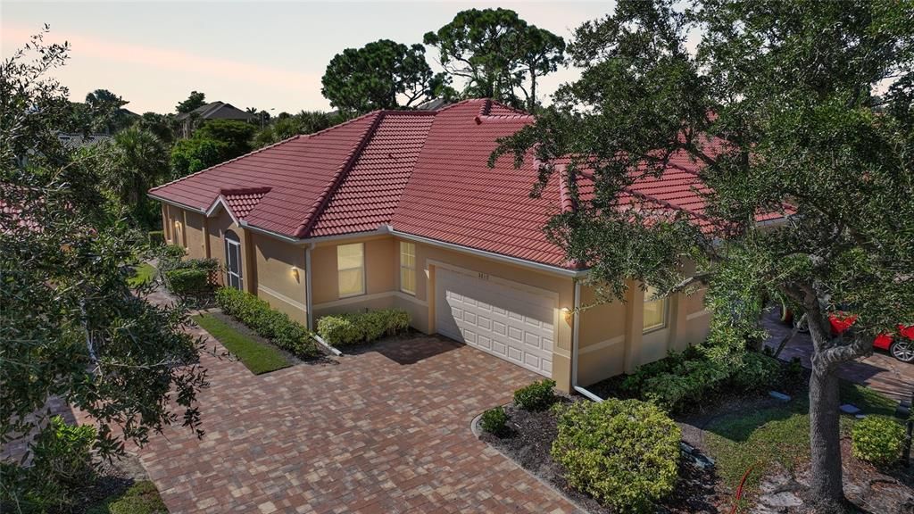 For Sale: $275,000 (2 beds, 2 baths, 1341 Square Feet)