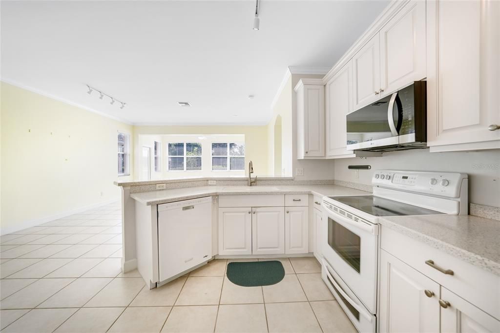 For Sale: $275,000 (2 beds, 2 baths, 1341 Square Feet)
