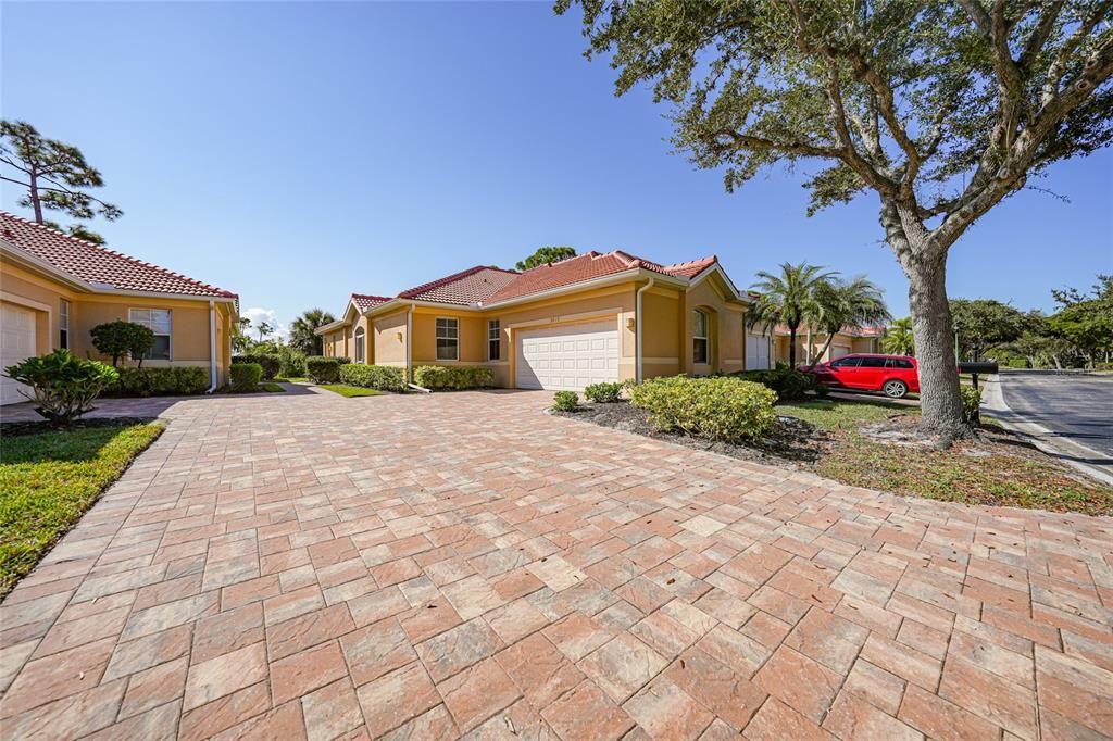 For Sale: $275,000 (2 beds, 2 baths, 1341 Square Feet)