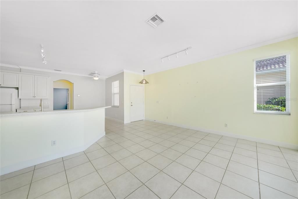 For Sale: $275,000 (2 beds, 2 baths, 1341 Square Feet)