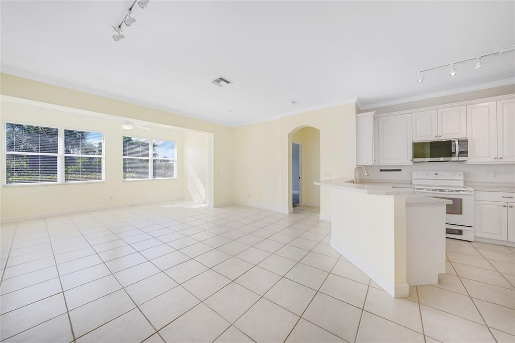 For Sale: $275,000 (2 beds, 2 baths, 1341 Square Feet)