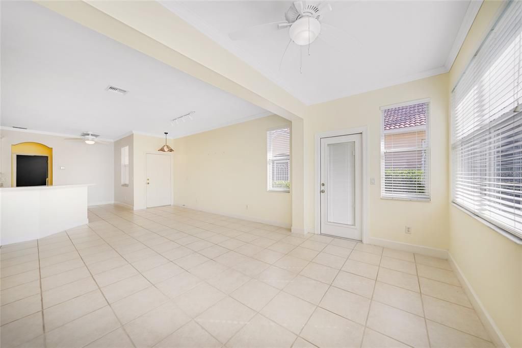 For Sale: $275,000 (2 beds, 2 baths, 1341 Square Feet)