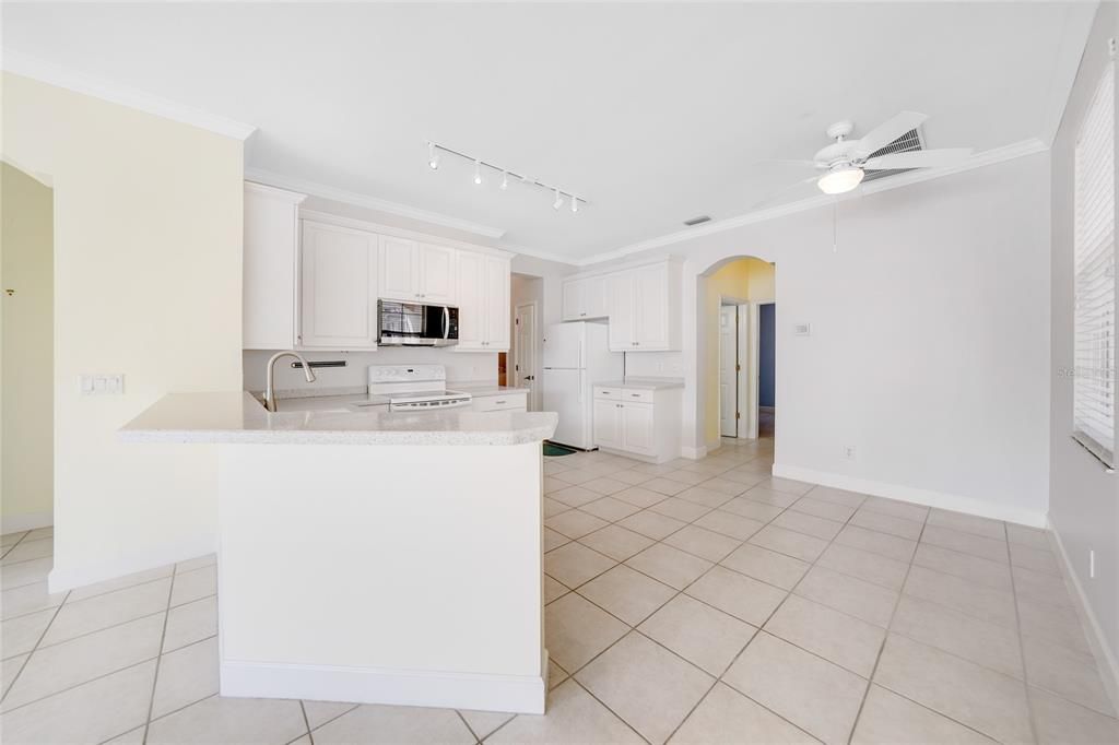 For Sale: $275,000 (2 beds, 2 baths, 1341 Square Feet)