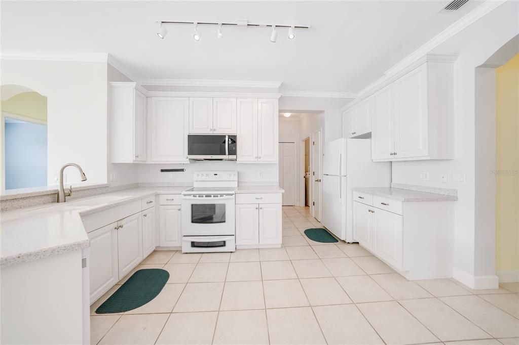 For Sale: $275,000 (2 beds, 2 baths, 1341 Square Feet)