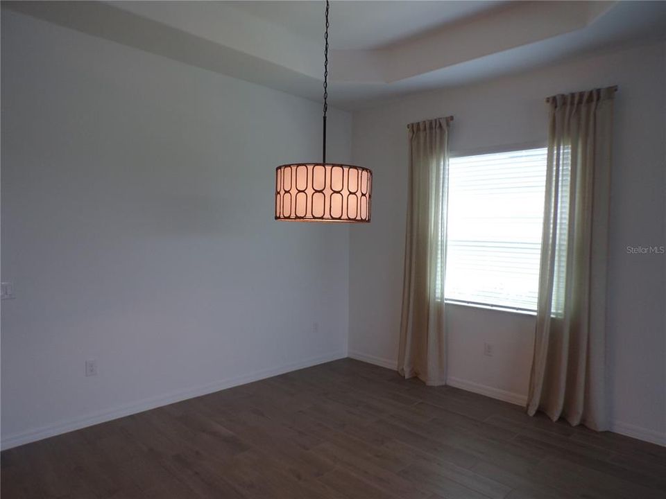 Activo con contrato: $3,200 (3 camas, 3 baños, 2242 Pies cuadrados)