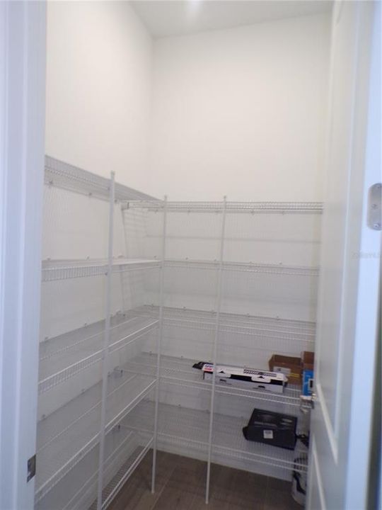 Activo con contrato: $3,200 (3 camas, 3 baños, 2242 Pies cuadrados)