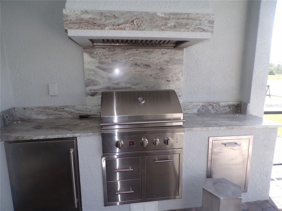Activo con contrato: $3,200 (3 camas, 3 baños, 2242 Pies cuadrados)