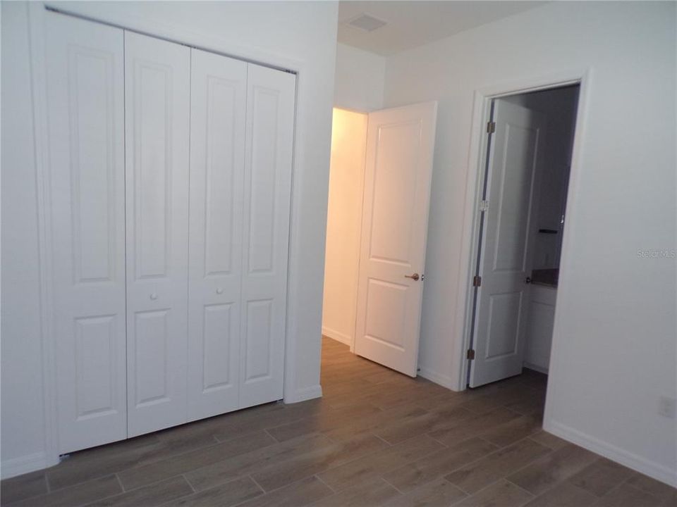 Activo con contrato: $3,200 (3 camas, 3 baños, 2242 Pies cuadrados)