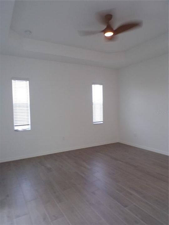 Activo con contrato: $3,200 (3 camas, 3 baños, 2242 Pies cuadrados)