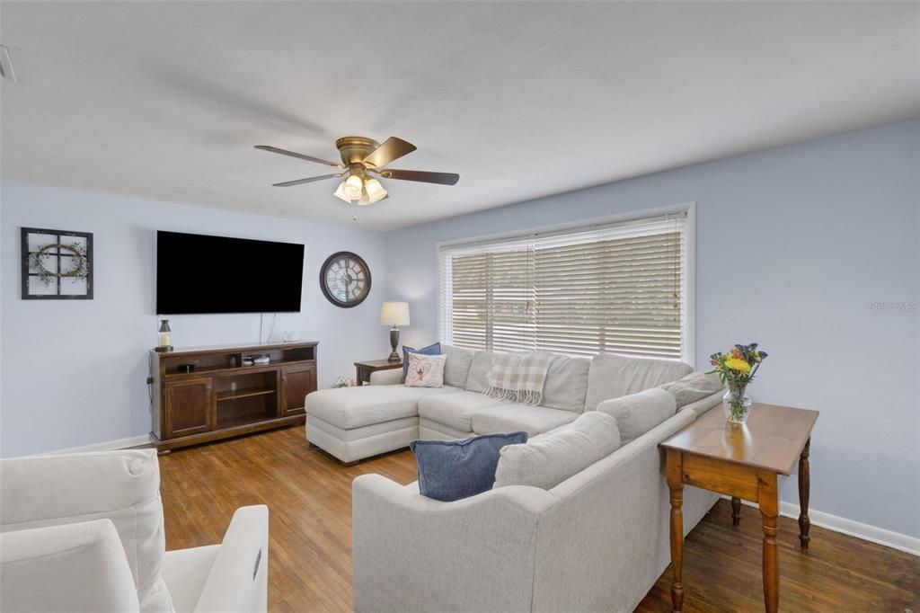 For Sale: $339,900 (3 beds, 1 baths, 1453 Square Feet)