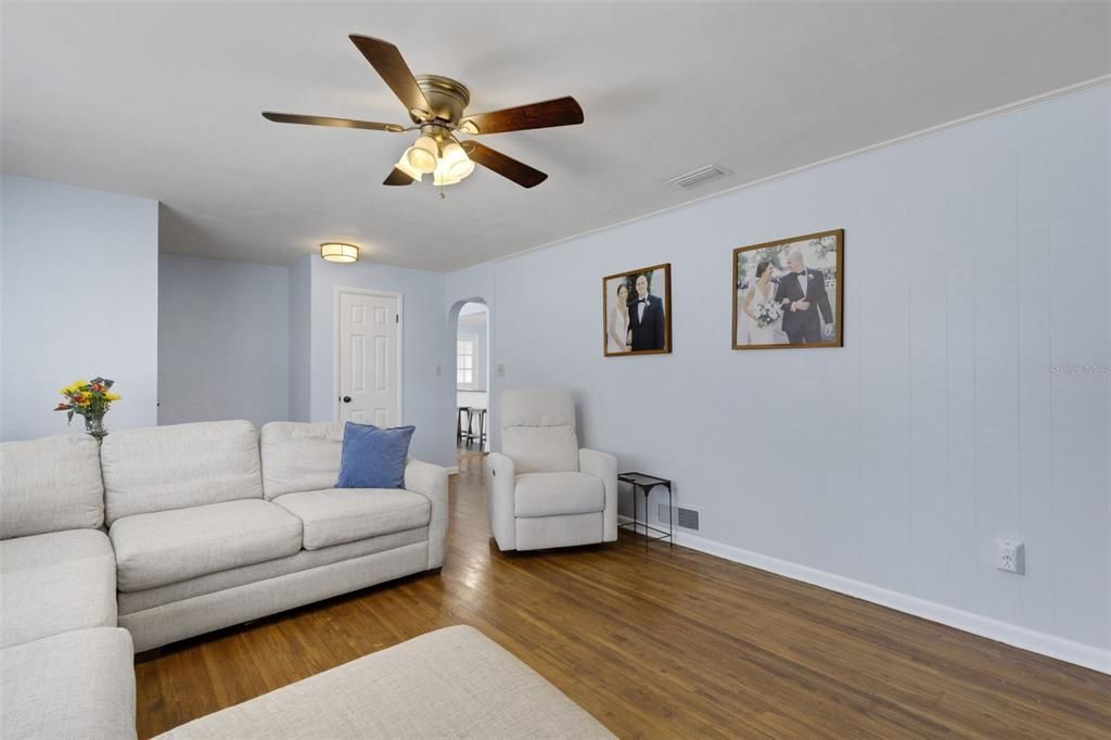 For Sale: $339,900 (3 beds, 1 baths, 1453 Square Feet)