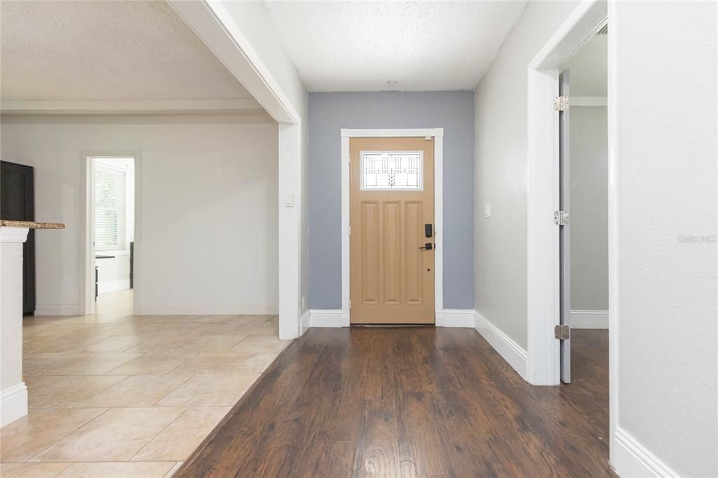 En Venta: $599,900 (4 camas, 2 baños, 1609 Pies cuadrados)