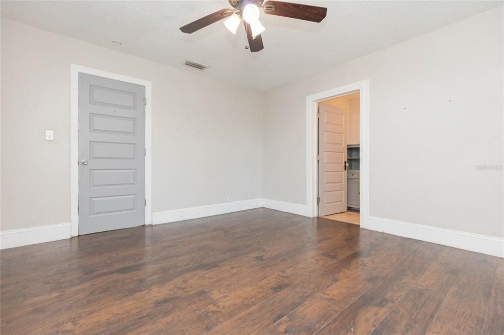En Venta: $599,900 (4 camas, 2 baños, 1609 Pies cuadrados)