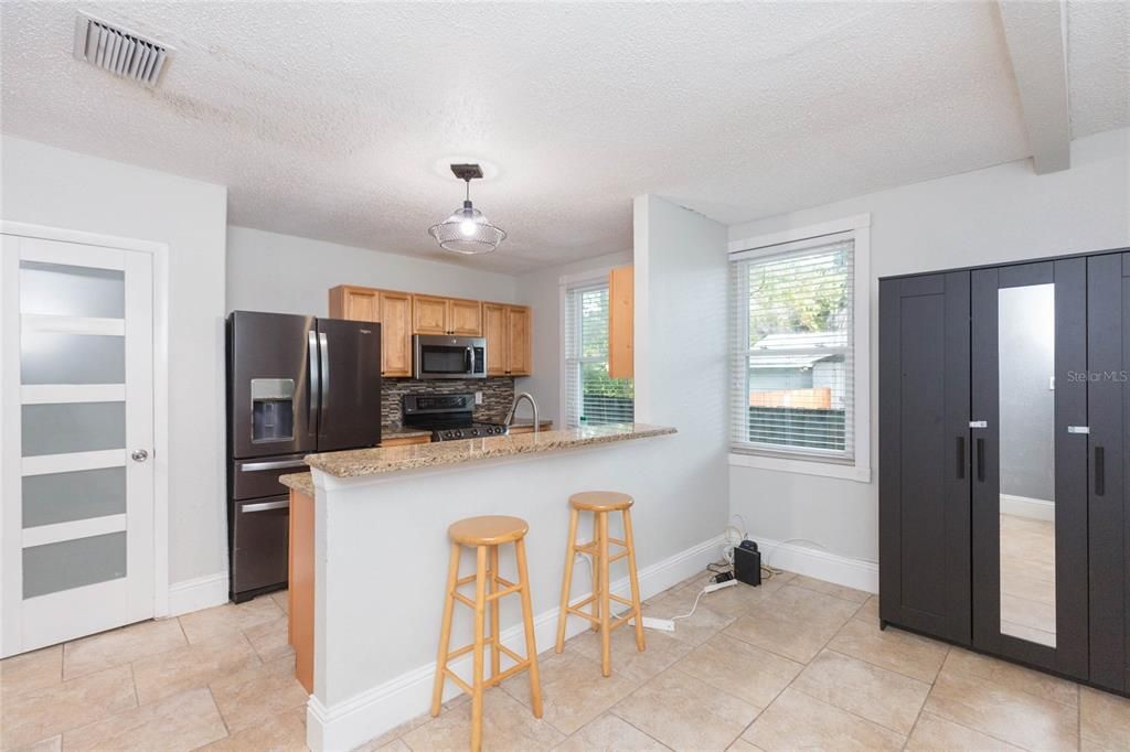 En Venta: $599,900 (4 camas, 2 baños, 1609 Pies cuadrados)
