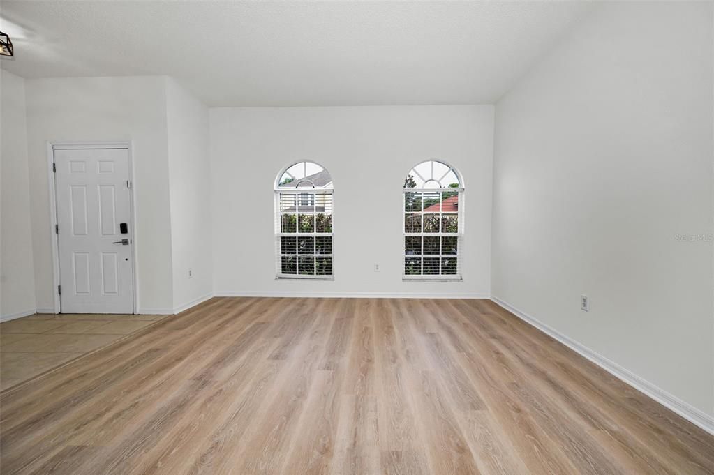 En Venta: $419,900 (4 camas, 2 baños, 1828 Pies cuadrados)