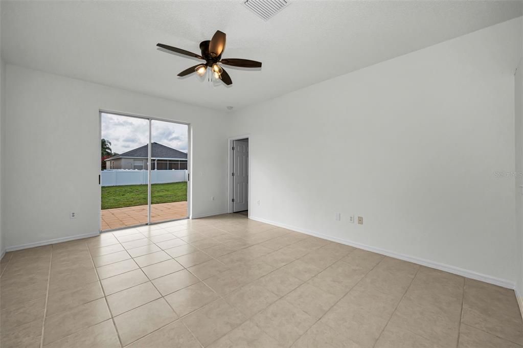 En Venta: $419,900 (4 camas, 2 baños, 1828 Pies cuadrados)