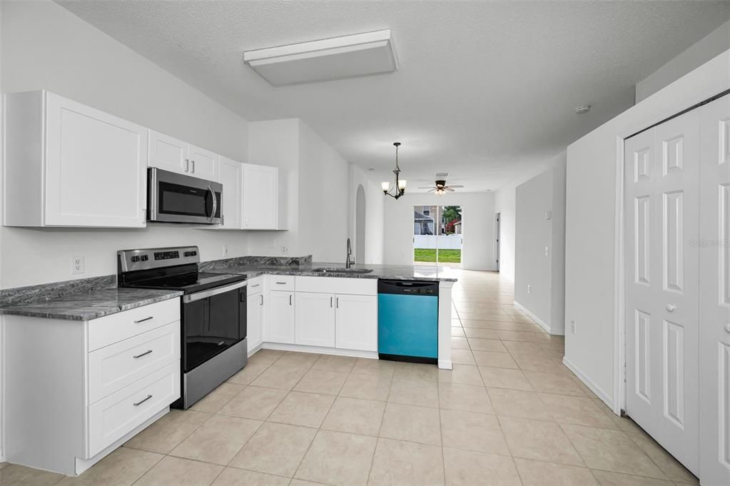 En Venta: $419,900 (4 camas, 2 baños, 1828 Pies cuadrados)