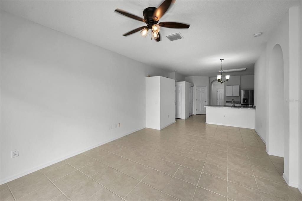En Venta: $419,900 (4 camas, 2 baños, 1828 Pies cuadrados)
