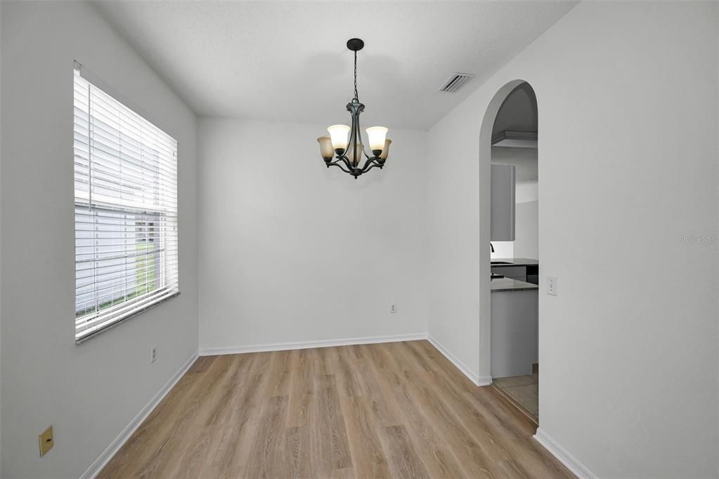 En Venta: $419,900 (4 camas, 2 baños, 1828 Pies cuadrados)