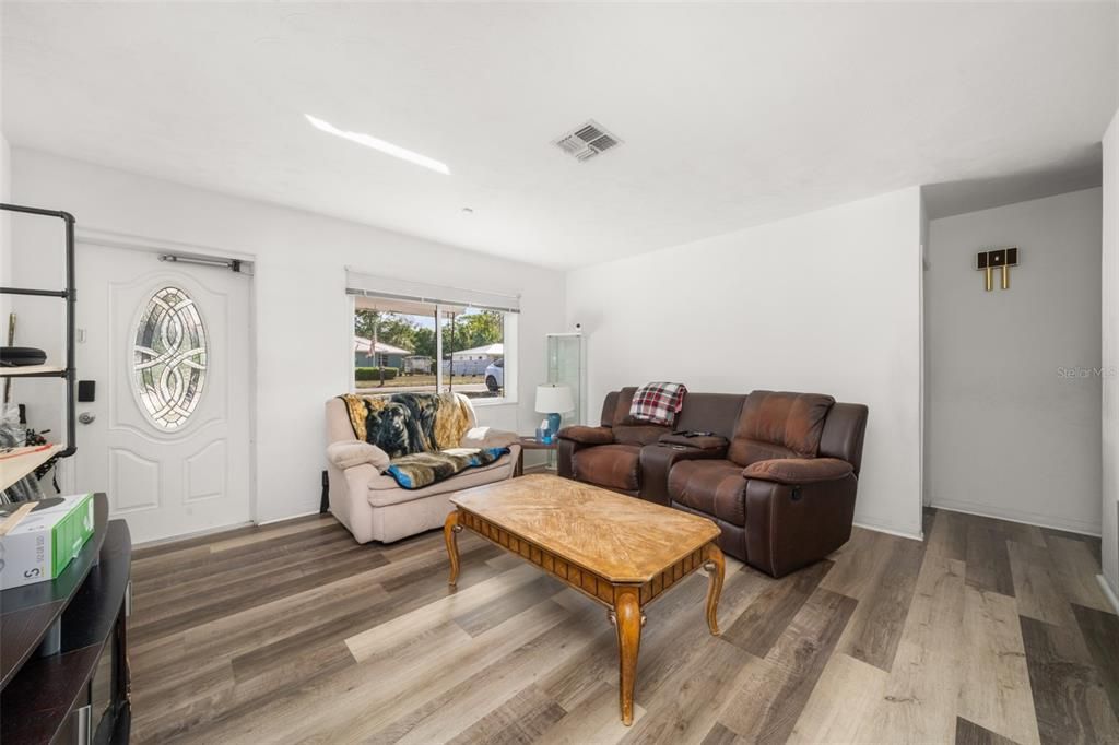 For Sale: $289,900 (3 beds, 2 baths, 1448 Square Feet)