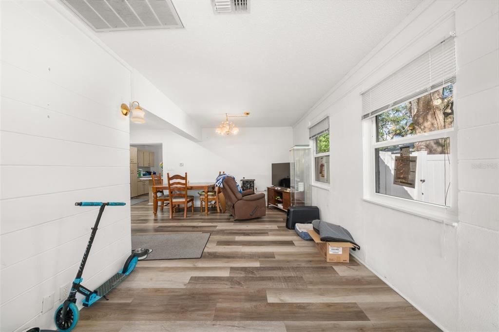 For Sale: $289,900 (3 beds, 2 baths, 1448 Square Feet)