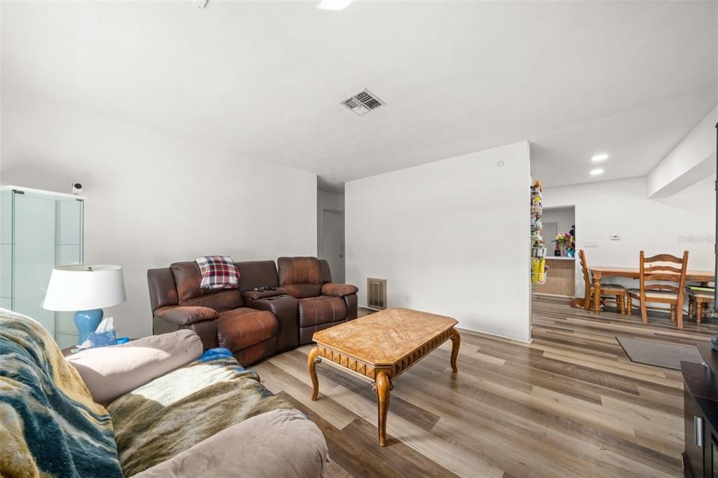 For Sale: $289,900 (3 beds, 2 baths, 1448 Square Feet)