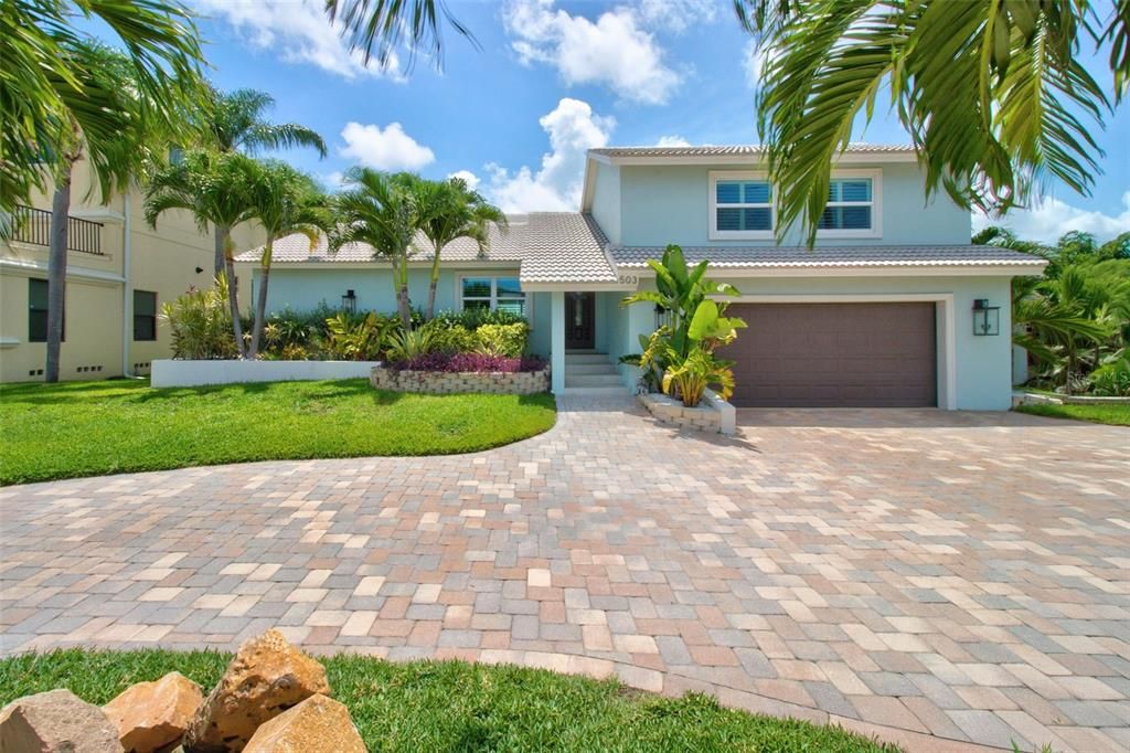 For Sale: $2,699,000 (4 beds, 3 baths, 3072 Square Feet)