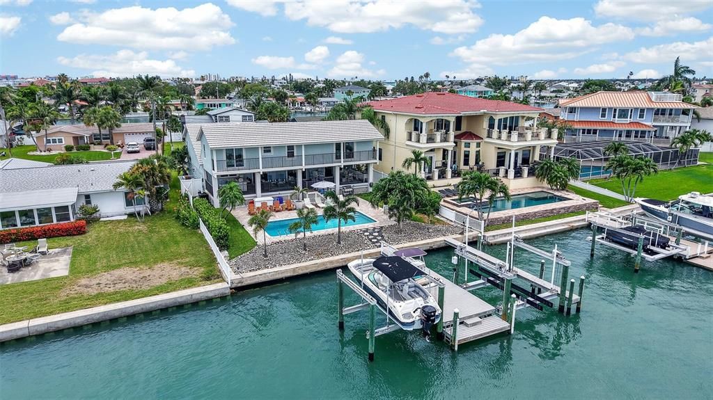 For Sale: $2,699,000 (4 beds, 3 baths, 3072 Square Feet)